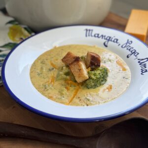 Delicious and creamy broccoli cheddar soup that tastes just like the one at Panera!